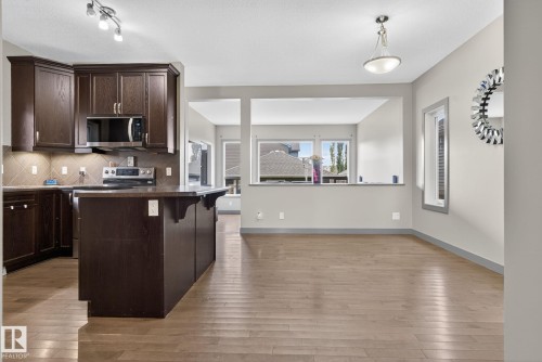 5514 Crabapple Loop, Edmonton, AB - Indoor Photo Showing Kitchen