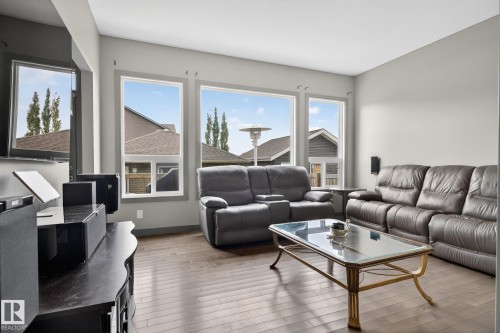 5514 Crabapple Loop, Edmonton, AB - Indoor Photo Showing Living Room