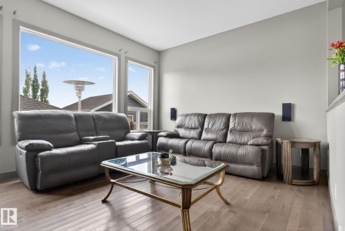 5514 Crabapple Loop, Edmonton, AB - Indoor Photo Showing Living Room