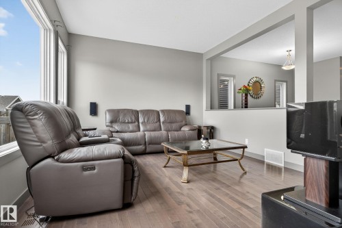 5514 Crabapple Loop, Edmonton, AB - Indoor Photo Showing Living Room