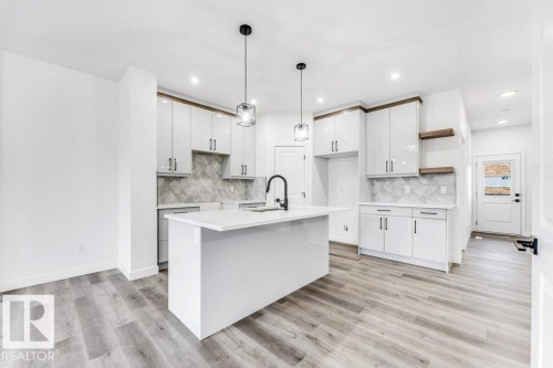 22 Westwyck Link, Spruce Grove, AB - Indoor Photo Showing Kitchen With Upgraded Kitchen
