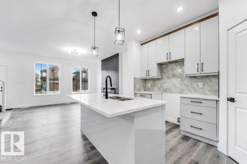 22 Westwyck Link, Spruce Grove, AB - Indoor Photo Showing Kitchen With Double Sink With Upgraded Kitchen