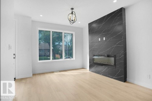10946 62 Avenue, Edmonton, AB - Indoor With Fireplace