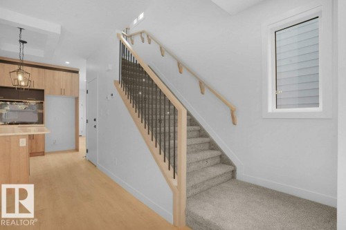 10946 62 Avenue, Edmonton, AB - Indoor