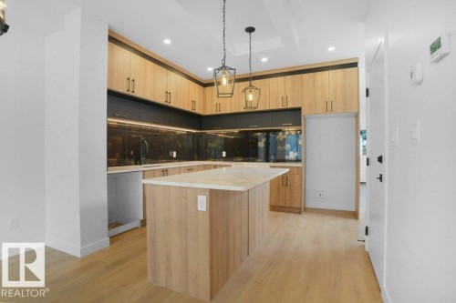 10946 62 Avenue, Edmonton, AB - Indoor Photo Showing Kitchen