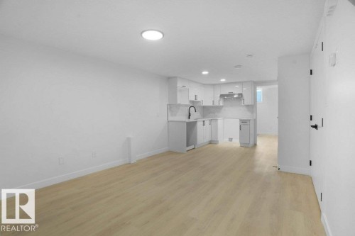 10946 62 Avenue, Edmonton, AB - Indoor Photo Showing Kitchen