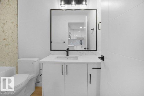 10946 62 Avenue, Edmonton, AB - Indoor