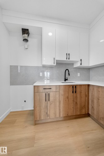 3285 Chernowski Way Sw, Edmonton, AB - Indoor Photo Showing Kitchen