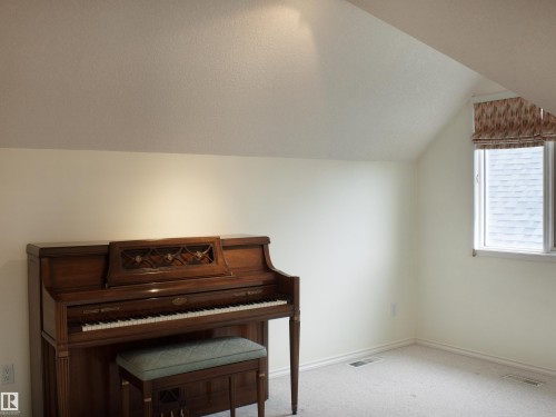9130 77 Avenue, Edmonton, AB - Indoor Photo Showing Other Room