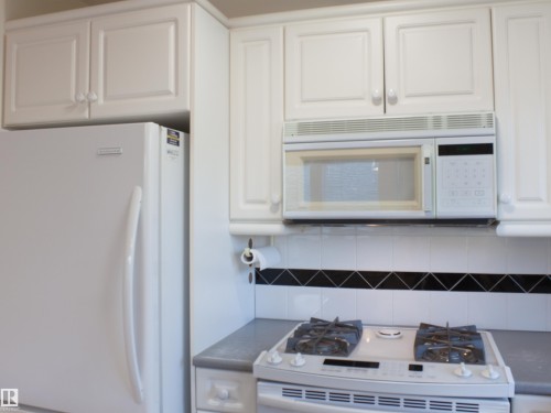 9130 77 Avenue, Edmonton, AB - Indoor Photo Showing Kitchen
