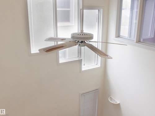 9130 77 Avenue, Edmonton, AB - Indoor Photo Showing Other Room