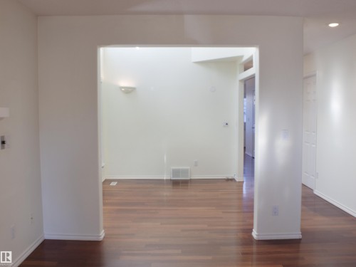 9130 77 Avenue, Edmonton, AB - Indoor Photo Showing Other Room