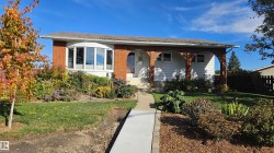 1817 65 Street  Edmonton, AB T6L 1N1