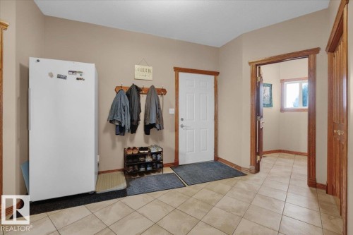 24703 Meridian Street, Edmonton, AB - Indoor Photo Showing Other Room