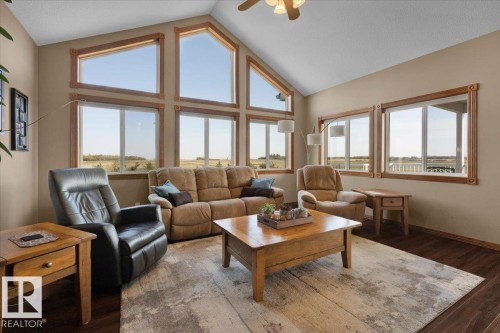 24703 Meridian Street, Edmonton, AB - Indoor Photo Showing Living Room