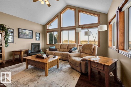 24703 Meridian Street, Edmonton, AB - Indoor Photo Showing Living Room