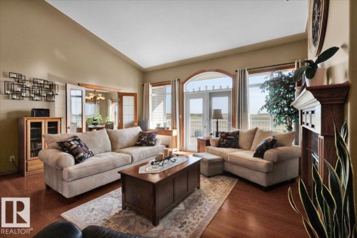 24703 Meridian Street, Edmonton, AB - Indoor Photo Showing Living Room
