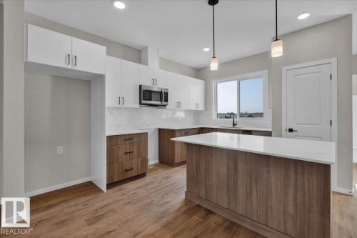 111 Brickyard Drive, Stony Plain, AB - Indoor Photo Showing Kitchen With Upgraded Kitchen