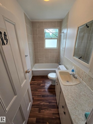 11905 70 Street, Edmonton, AB - Indoor Photo Showing Bathroom