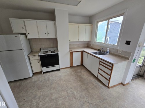 11905 70 Street, Edmonton, AB - Indoor Photo Showing Kitchen