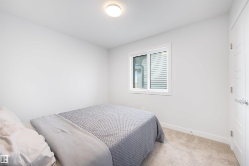 9332 183 Avenue, Edmonton, AB - Indoor Photo Showing Bedroom