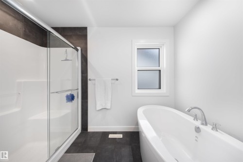 9332 183 Avenue, Edmonton, AB - Indoor Photo Showing Bathroom