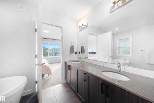 9332 183 Avenue, Edmonton, AB - Indoor Photo Showing Bathroom