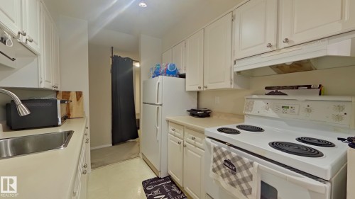 101 11455 41 Avenue Nw, Edmonton, AB - Indoor Photo Showing Kitchen
