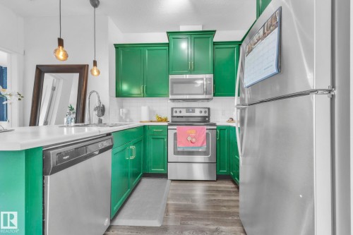 203 812 Welsh Drive, Edmonton, AB - Indoor Photo Showing Kitchen With Upgraded Kitchen