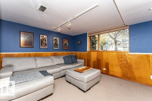 11531 78 Avenue, Edmonton, AB - Indoor Photo Showing Living Room