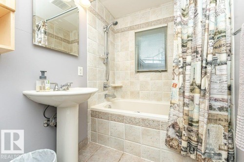 11531 78 Avenue, Edmonton, AB - Indoor Photo Showing Bathroom