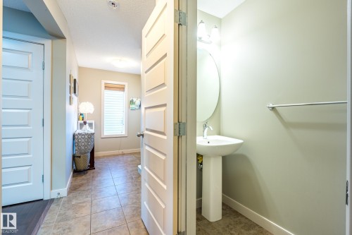 1692 Cunningham Way, Edmonton, AB - Indoor Photo Showing Bathroom