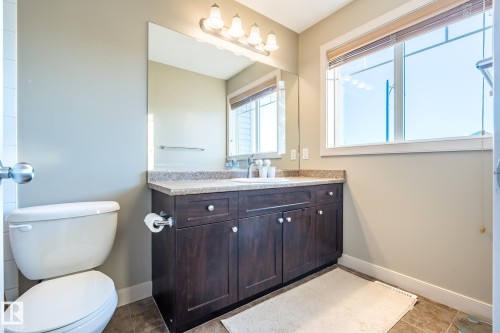 1692 Cunningham Way, Edmonton, AB - Indoor Photo Showing Bathroom