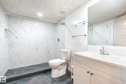 1692 Cunningham Way, Edmonton, AB - Indoor Photo Showing Bathroom