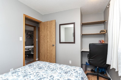 10703 95 Avenue, Morinville, AB - Indoor Photo Showing Bedroom