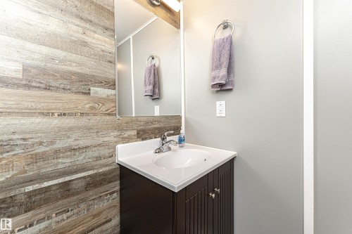 10703 95 Avenue, Morinville, AB - Indoor Photo Showing Bathroom