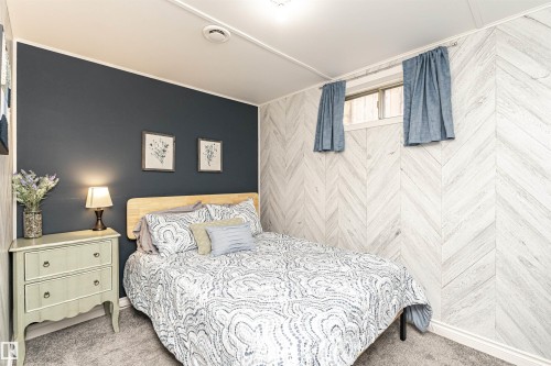 10703 95 Avenue, Morinville, AB - Indoor Photo Showing Bedroom