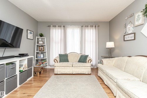 10703 95 Avenue, Morinville, AB - Indoor Photo Showing Other Room