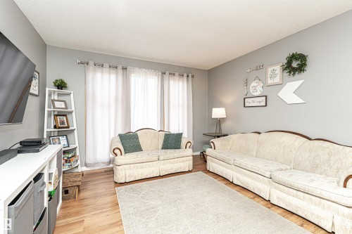 10703 95 Avenue, Morinville, AB - Indoor Photo Showing Living Room