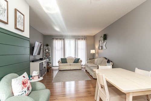 10703 95 Avenue, Morinville, AB - Indoor Photo Showing Living Room
