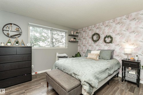 10703 95 Avenue, Morinville, AB - Indoor Photo Showing Bedroom