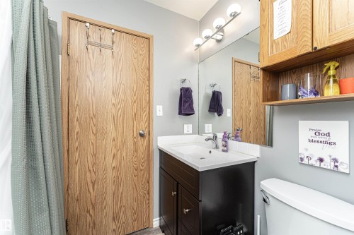 10703 95 Avenue, Morinville, AB - Indoor Photo Showing Bathroom