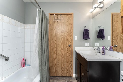 10703 95 Avenue, Morinville, AB - Indoor Photo Showing Bathroom