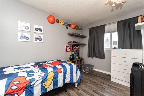 10703 95 Avenue, Morinville, AB - Indoor Photo Showing Bedroom