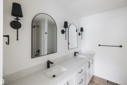 4216 121 Street, Edmonton, AB - Indoor Photo Showing Bathroom