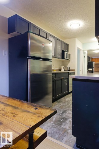 105 11217 103 Avenue Nw, Edmonton, AB - Indoor Photo Showing Kitchen
