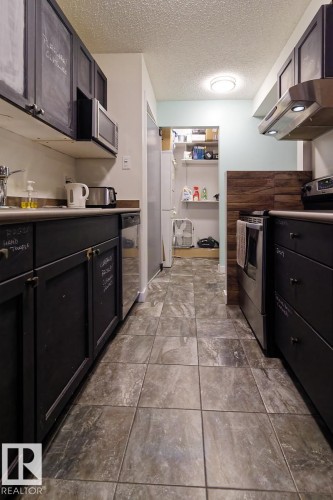 105 11217 103 Avenue Nw, Edmonton, AB - Indoor Photo Showing Kitchen