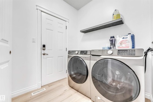 3319 18 Street, Edmonton, AB - Indoor Photo Showing Laundry Room