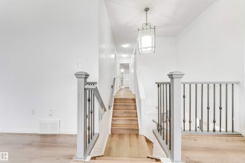 3319 18 Street, Edmonton, AB - Indoor Photo Showing Other Room