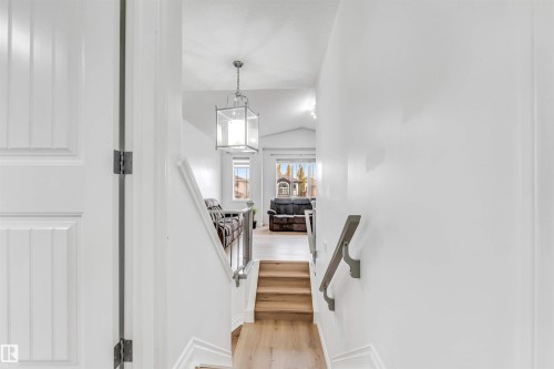 3319 18 Street, Edmonton, AB - Indoor Photo Showing Other Room